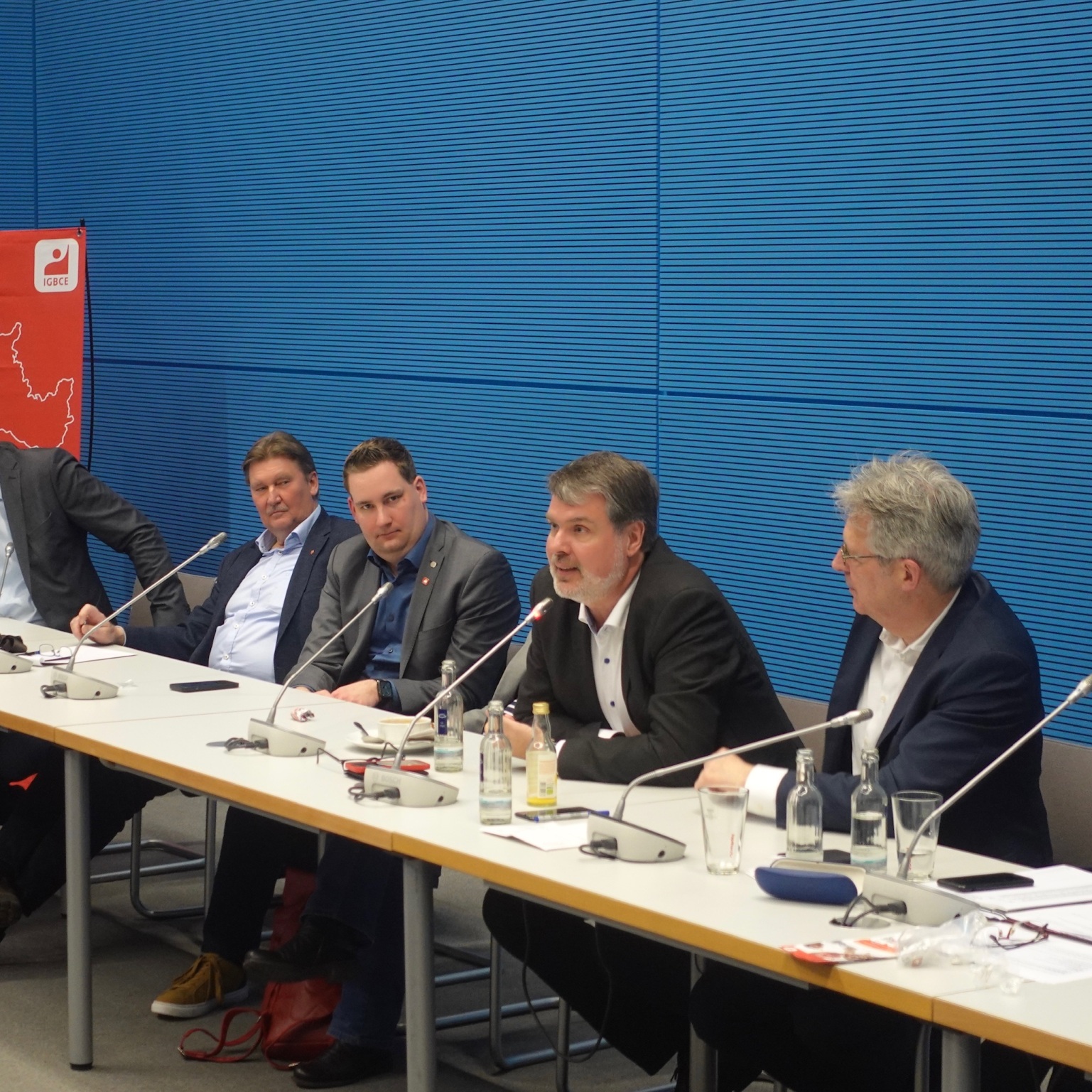 editorial-102-_newsjpg